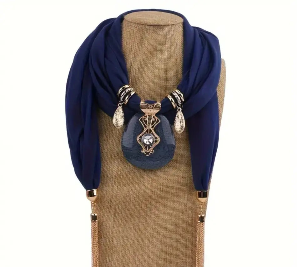 Colliona bleu marine – pendentif ovale doré