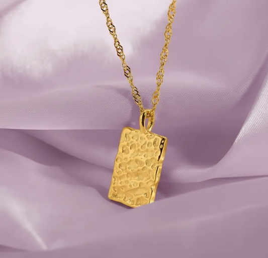 Collier Plaque "Sable Mouillé" - Pendentif Texturé Doré